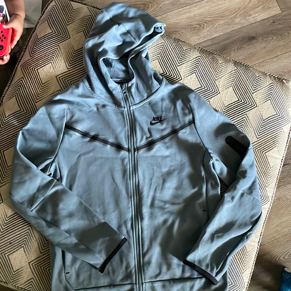 Nike tech fleece zip hoodie. Size XL.